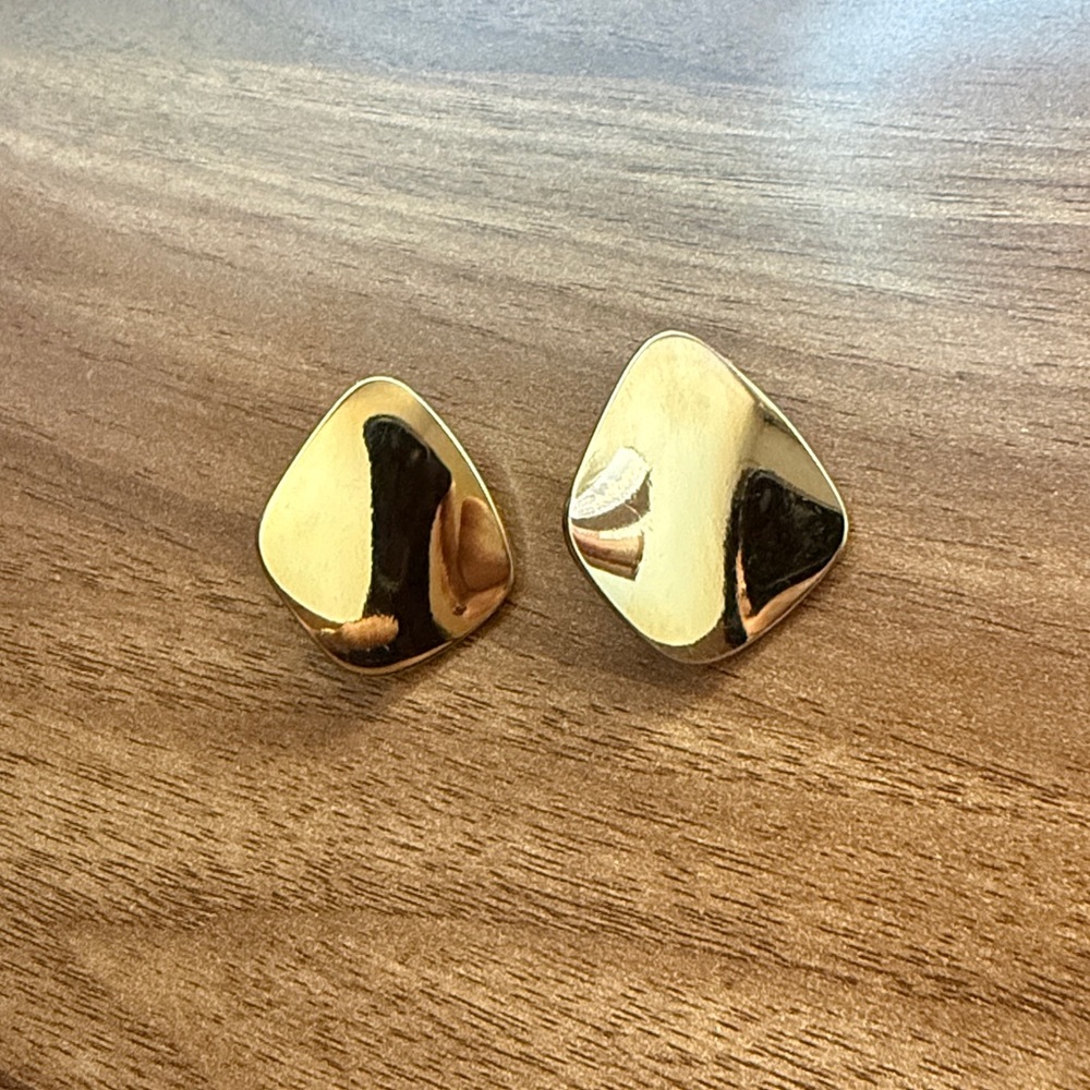 Aesthetic Gold Earrings - Picture 5 of 6